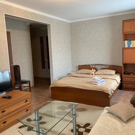 Уютная Квартира В Центре По Ул Гоголя Karaganda Ngoại thất bức ảnh